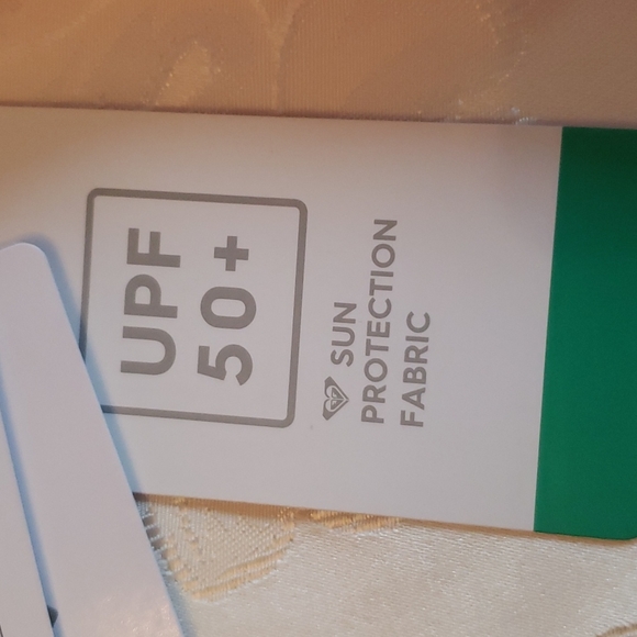 Roxy Girl Long sleeve rashguard. NWT **204** - Picture 3 of 4